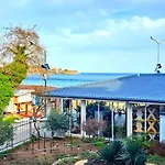 свети никола каваците - плаж и Hotel