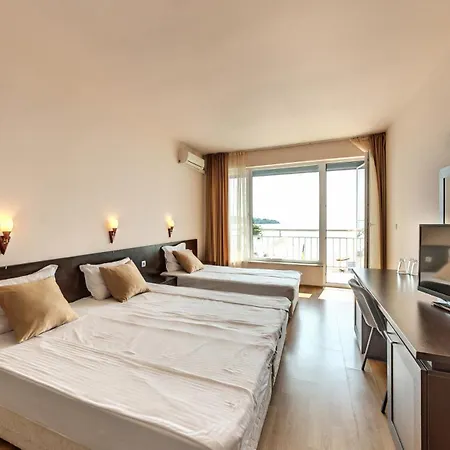 свети никола каваците - плаж и Hotel Sosopol