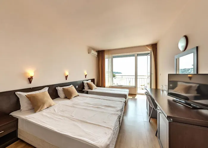 свети никола каваците - плаж и Хотел Созопол