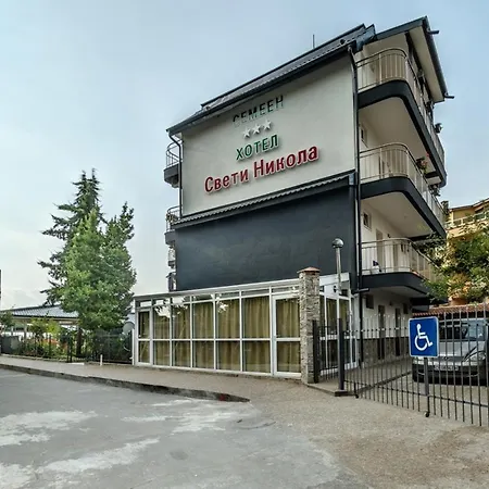 свети никола каваците - плаж и 酒店